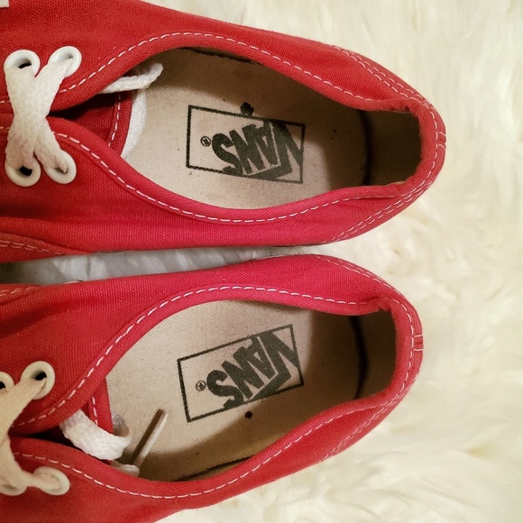 Red vans - Picture 2 of 4